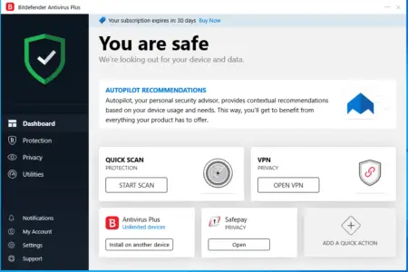 Screenshot of BitDefender antivirus software interface showing an alert that the subscription expires in 30 days, with options for quick scan, VPN, SafePay, and antivirus scan settings on the dashboard.
