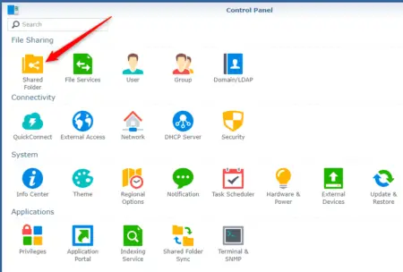 Screenshot of a Synology computer's control panel interface showing various system settings icons. The red arrow points to the "file services" icon.