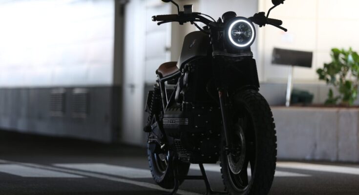 close up photography of parked motorcycle